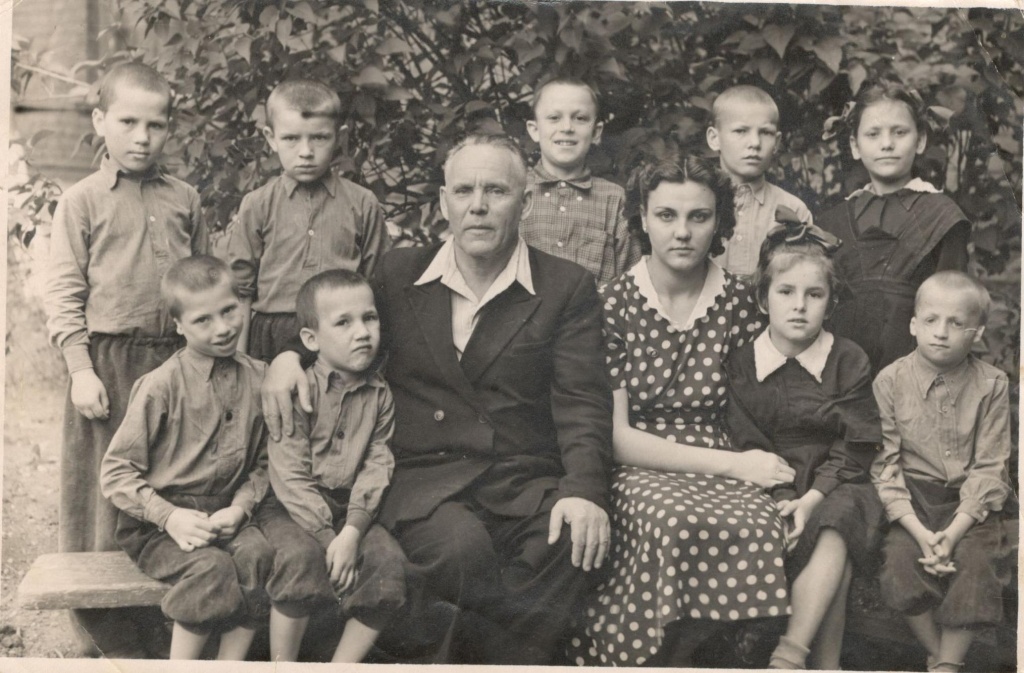 1956g
