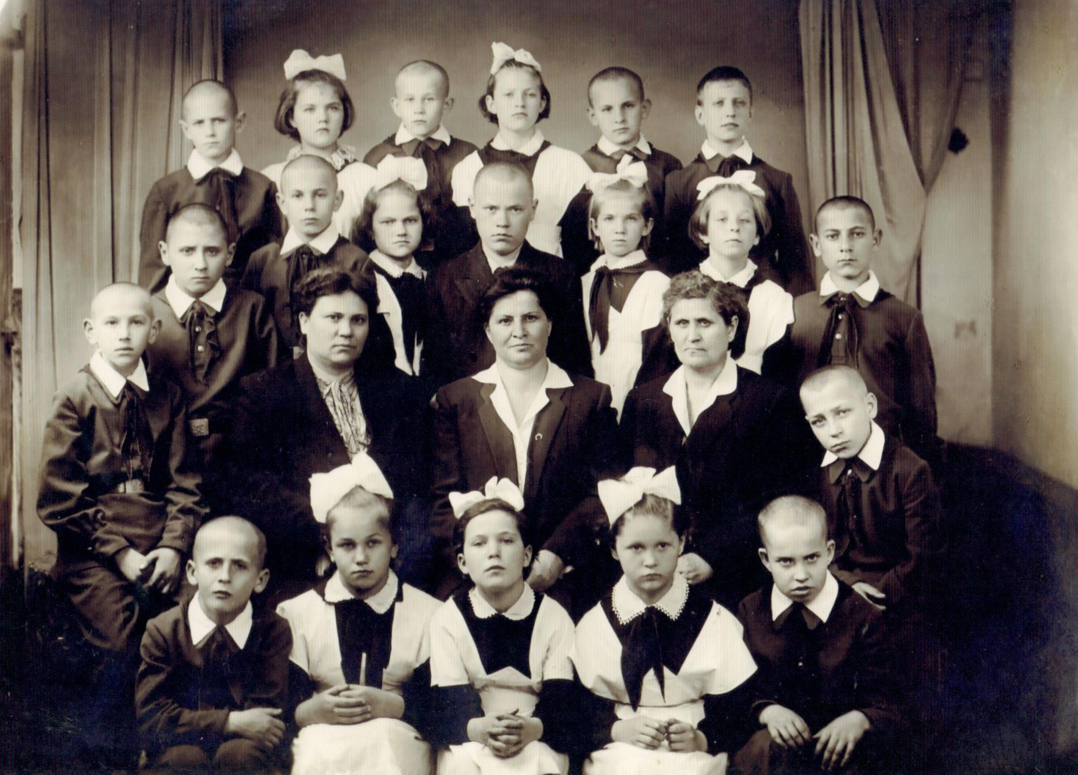 2 е кл. май 1960. Чекина дефектолог. Добрикова Ольга АкимовнаМельникова Ася Степановнауч.н
